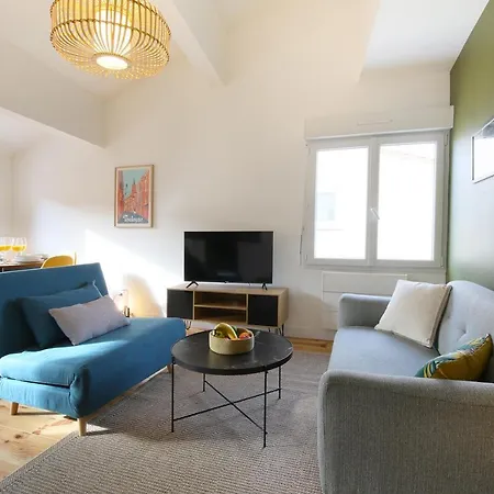 Lumineux, Moderne Et Entierement Equipe Apartment