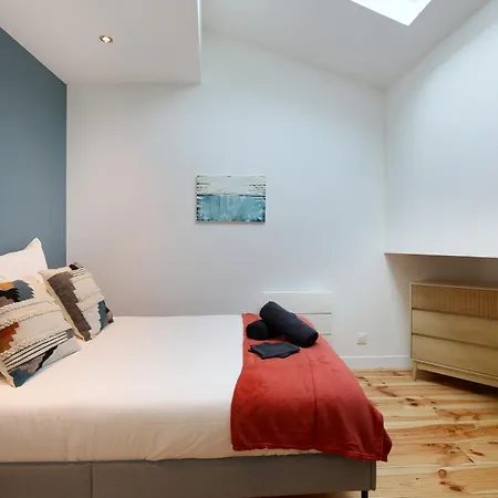 Lumineux, Moderne Et Entierement Equipe
